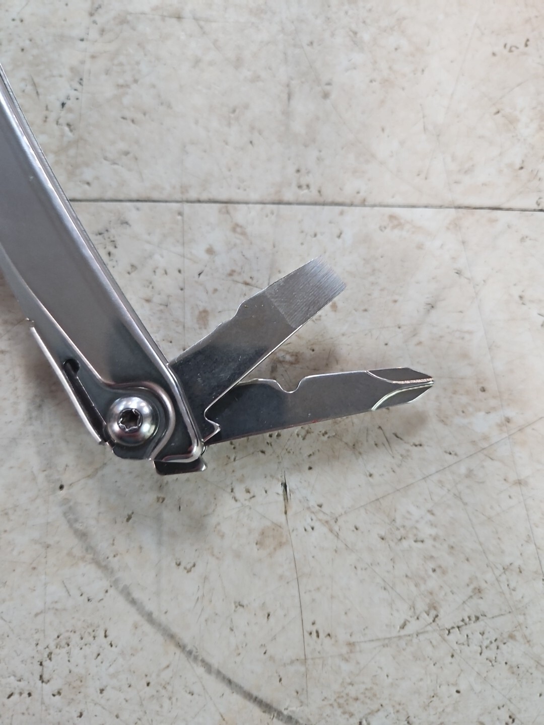 Leatherman Bolster Multi-Tool, Spring Pliers, Stainless, Easy access knife