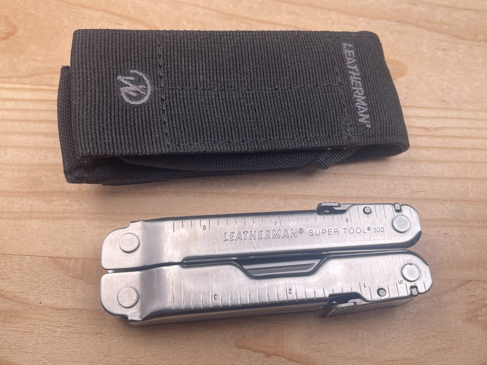 Leatherman Super Tool 300 Multi-Tool Knife 01/20 w/ Nylon Sheath – Very Nice!