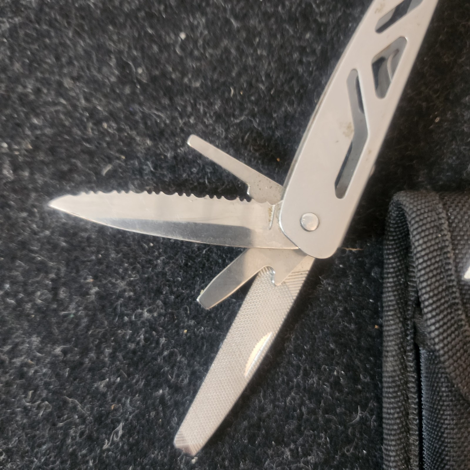 Ozark Trail Multi Tool Pliers Knife Screwdrivers w/ Nylon Belt Pouch