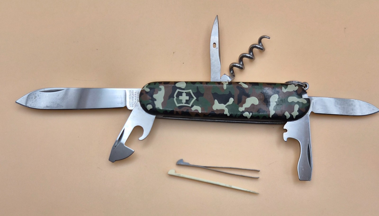 Victorinox SPARTAN Swiss Army Knife Camo – Good Condition (002)