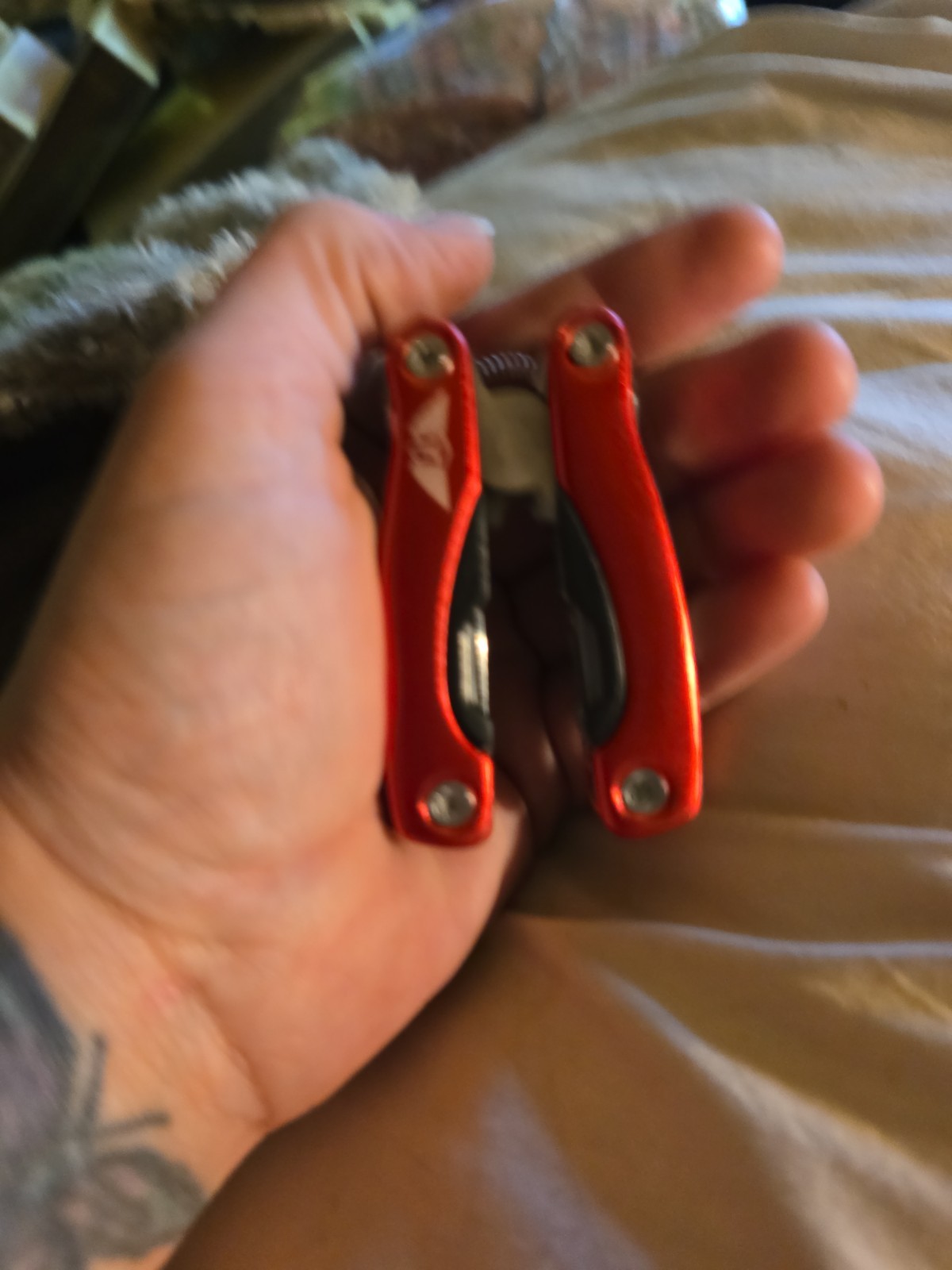 9 In 1 Portable Pocket Multi Tool Plier Survival Camping Travel Life Tools New
