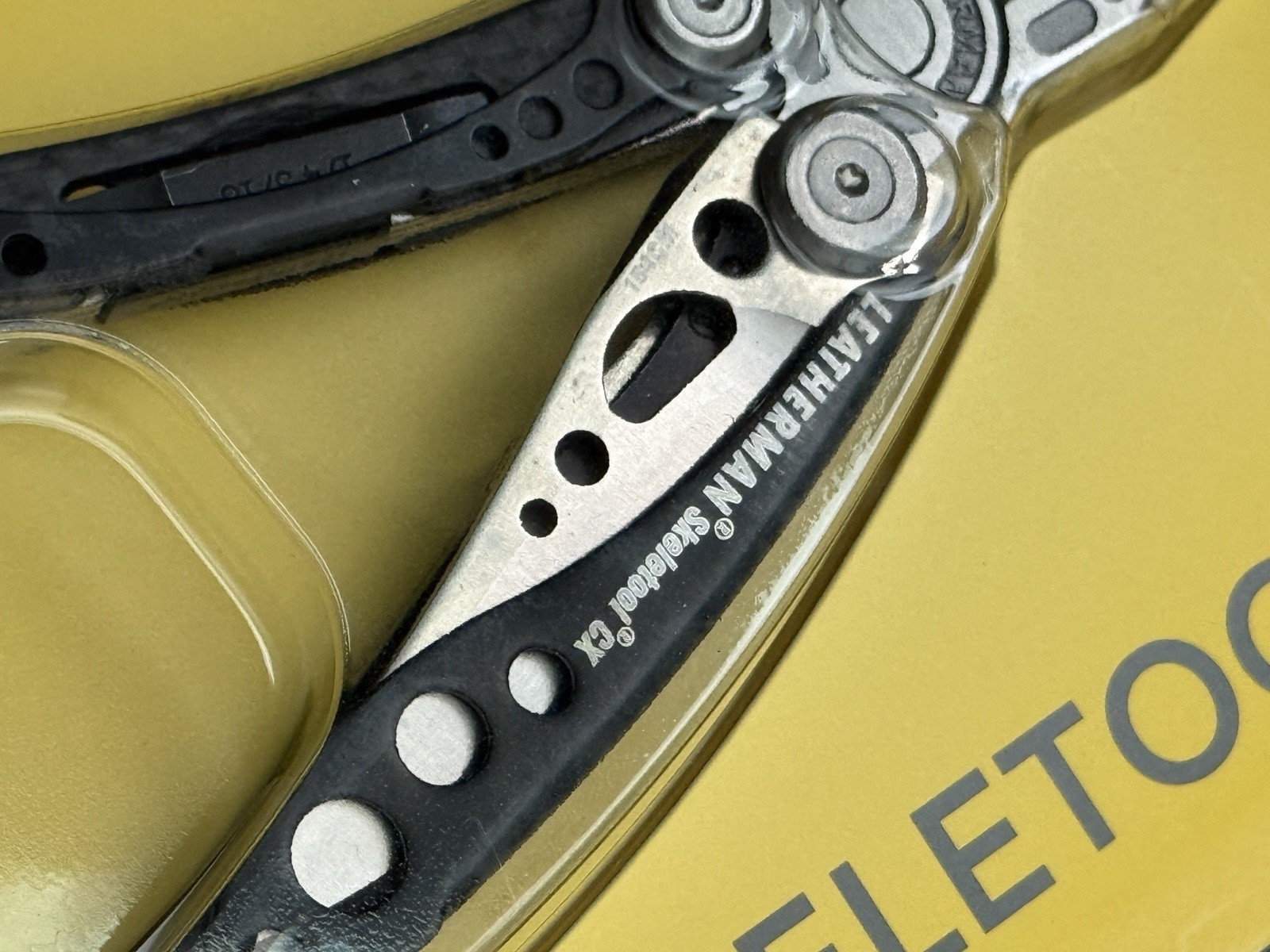 Leatherman Skeletool CX Carbon Fiber Handle Insert, 154CM Blade, DLC coated