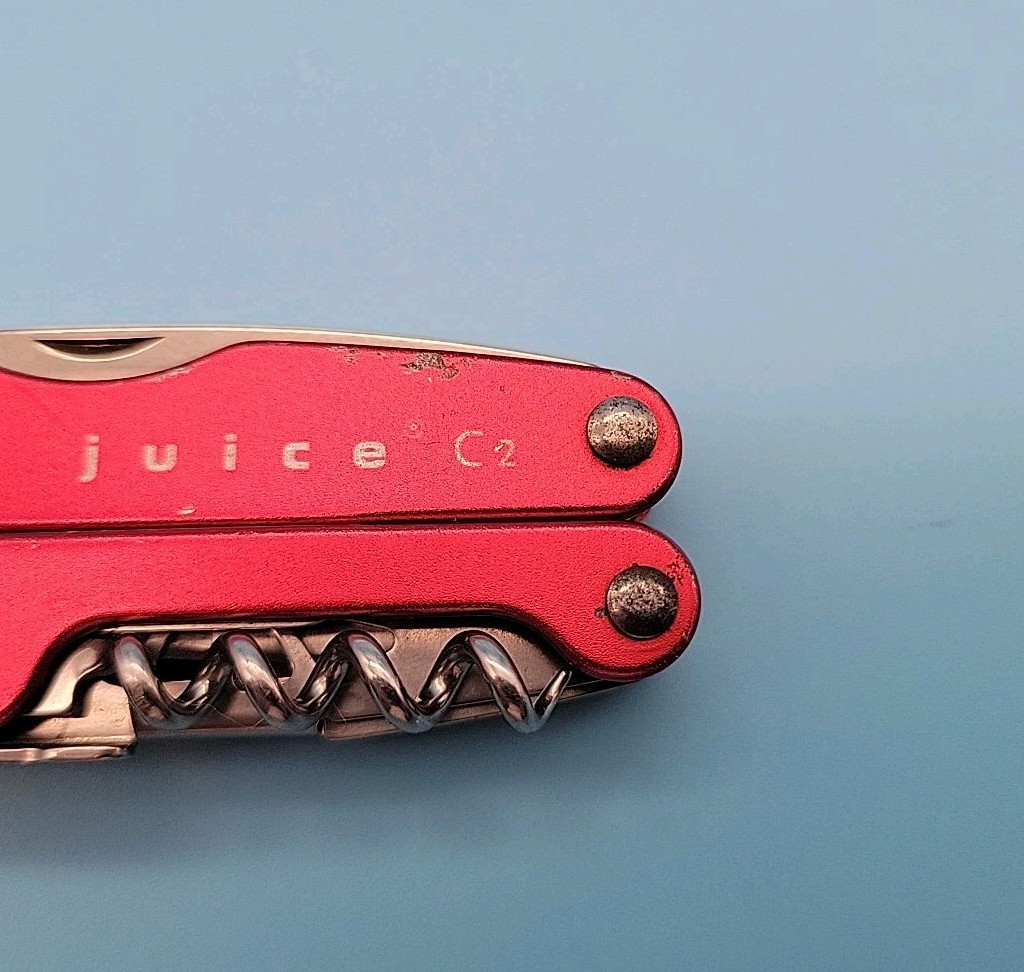 Leatherman JUICE C2 Multi-Tool – Dated 0509 – Red – Knife, Pliers *Retired*