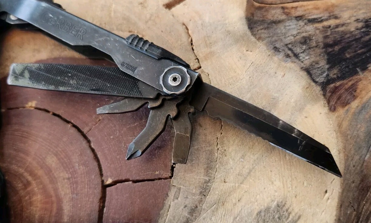 Gerber Diesel Multi-Plier Black Oxide Multi-Tool 11 Tool – Great (READ) B14