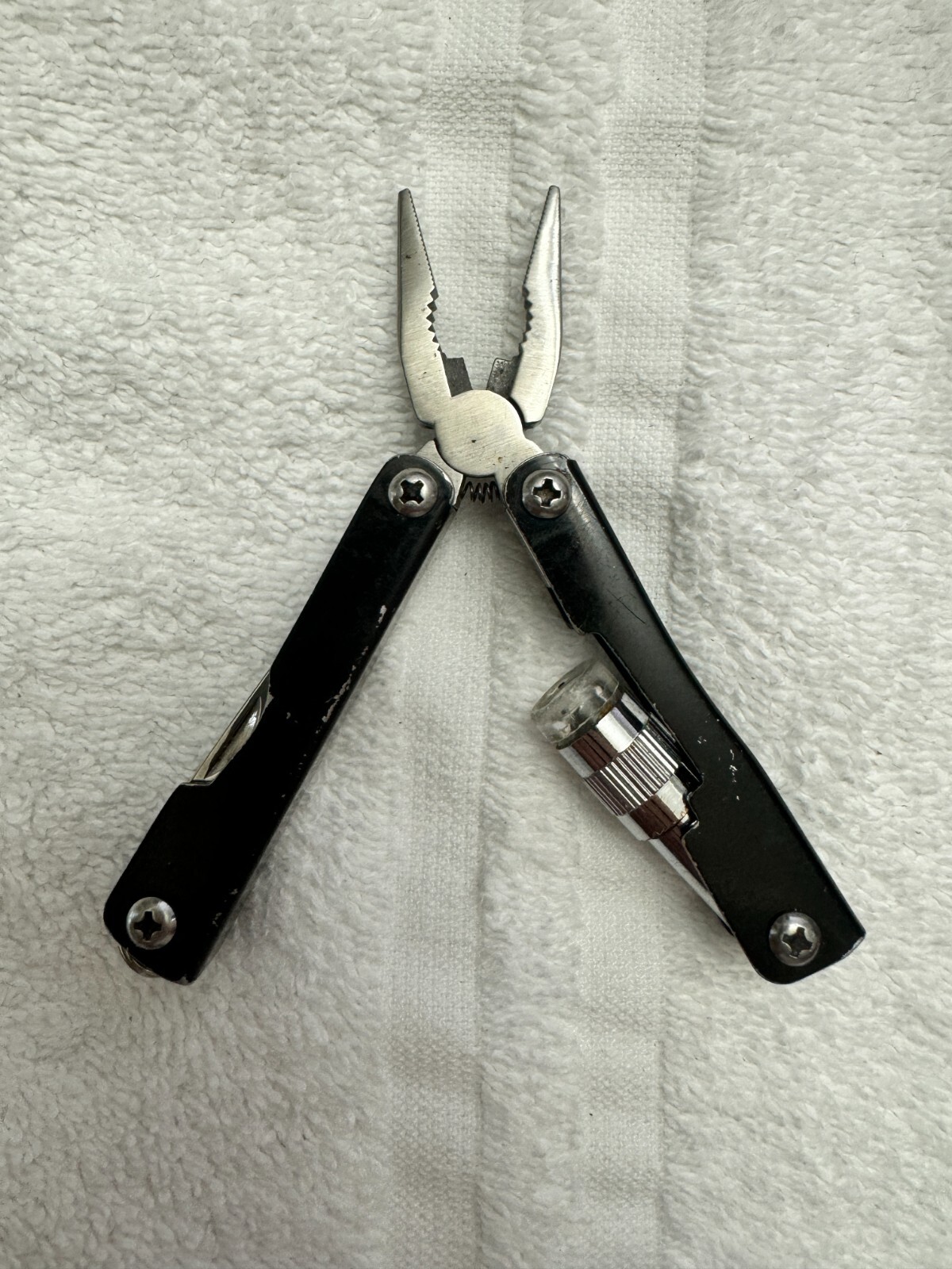 COLUMBIA LED Light 5 Blade Multi-Tool knife pliers saw opener