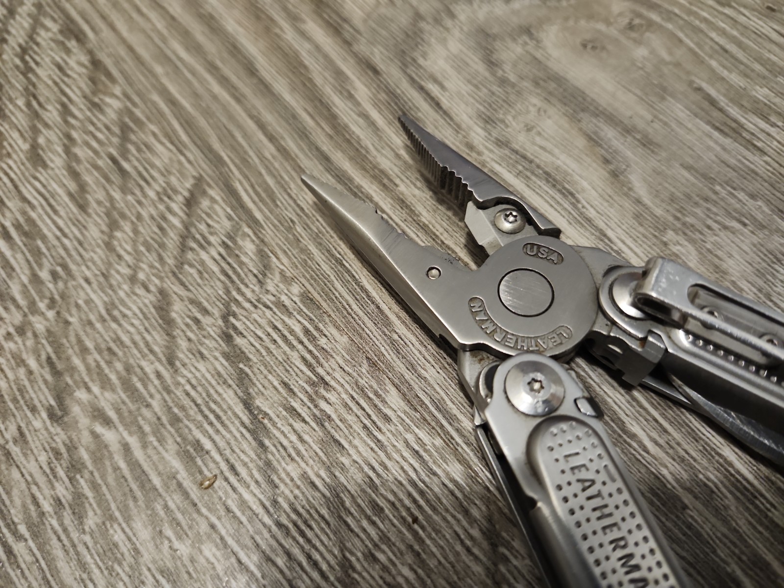 Leatherman Free P2 Multi-Tool – Used, Good Condition, W/Sheath