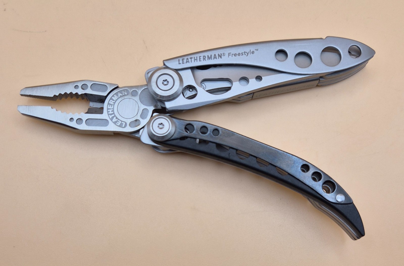 RARE Leatherman RETIRED FREESTYLE Multi-tool Good Condition (004)