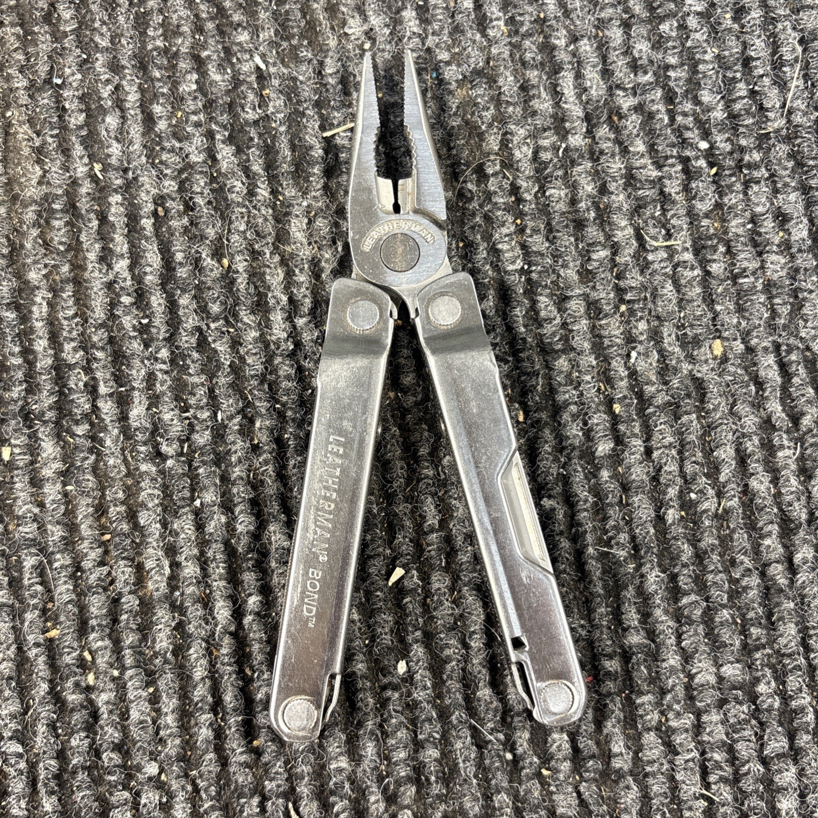 Leatherman Bond Multi-tool Multi Tool Silver Knife File Screwdriver Used (104)