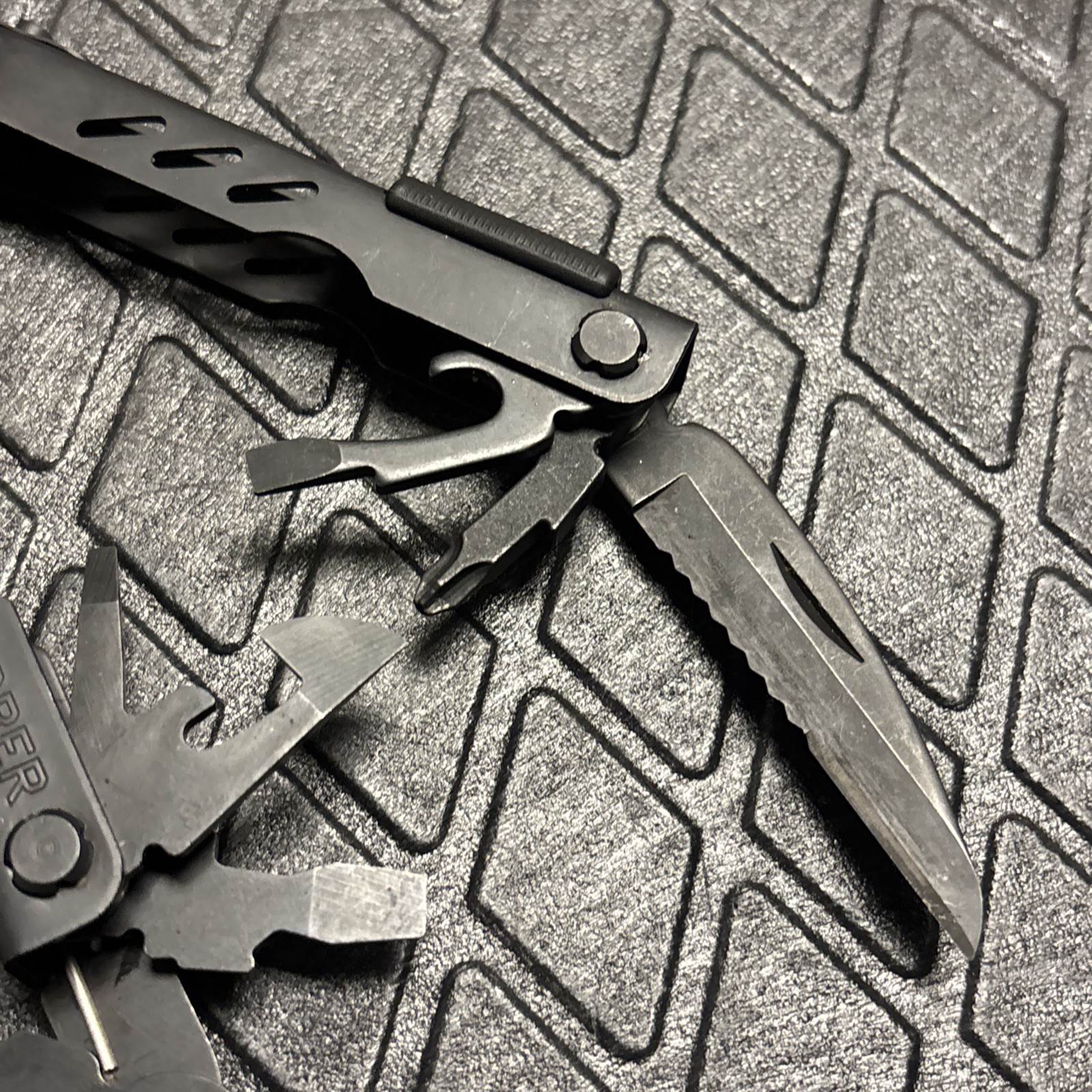 Gerber MP400 Multi Tool Multi-Plier, Black, Nice!