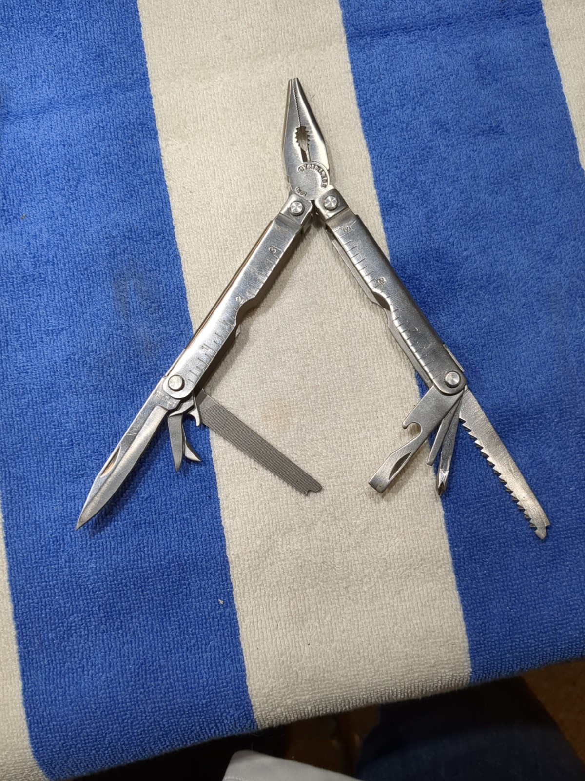 Lot Of 7 Multi tool Schrade, Kutzmaster, Swisstech, Cabelas, Stanley, Craftsman