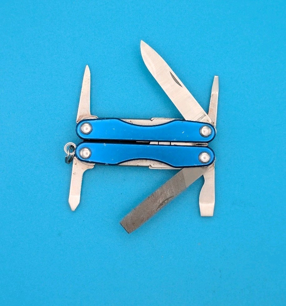 Leatherman Squirt P4 Multi-Tool, Key Ring, Retired, BLUE!