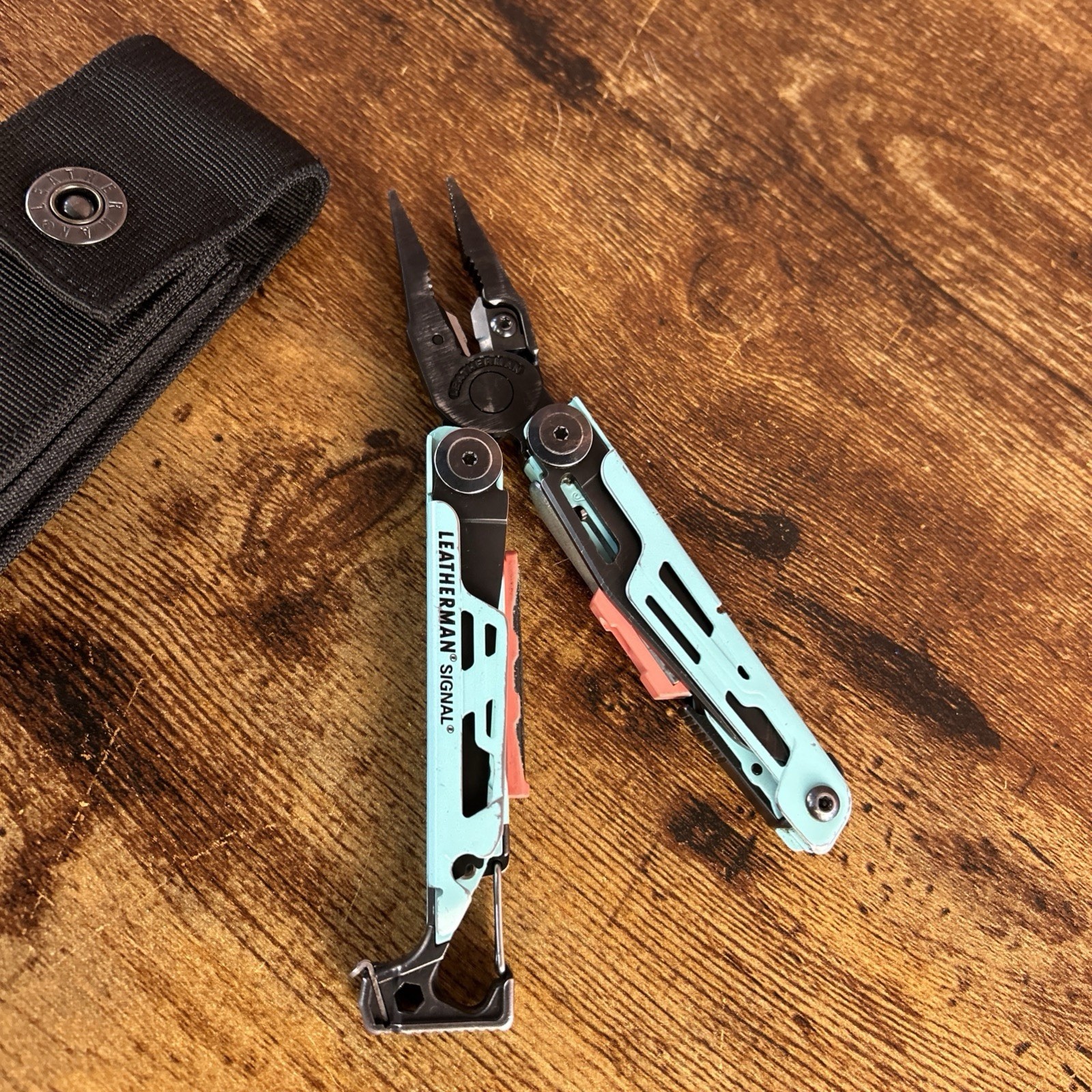 Leatherman SIGNAL Multi-Tool With Sheath, 19 Tools – Blue (832739)