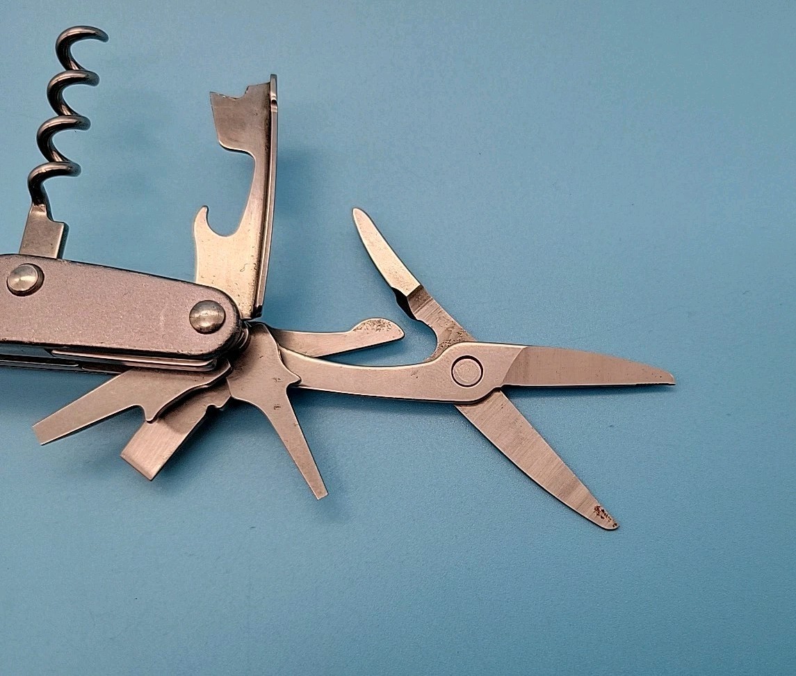 Leatherman JUICE CS4 Multi-Tool Dated 0402 – Pliers, Knife – Gray – Discontinued