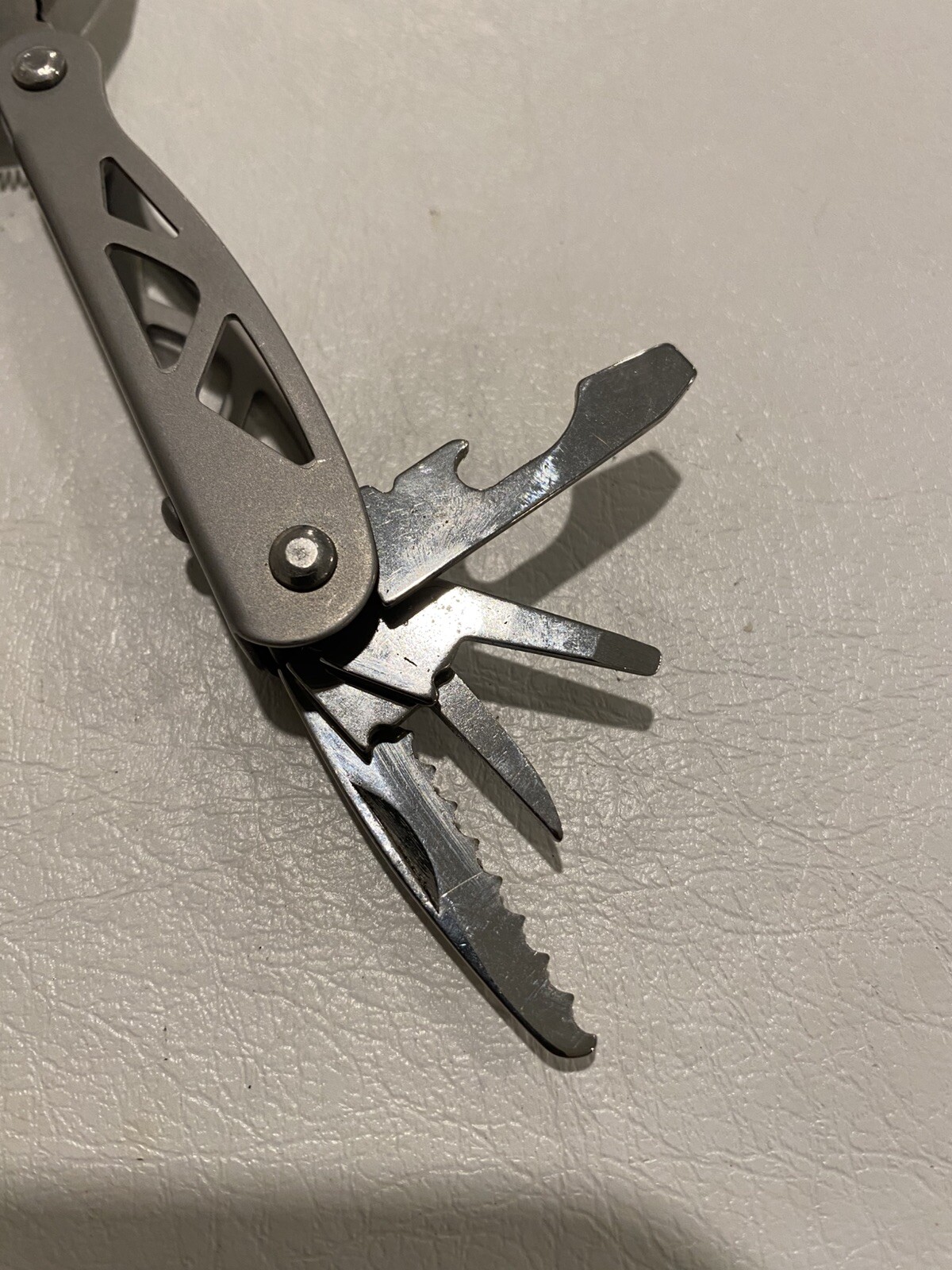 10 IN 1 – Multi-tool Folding POCKET/PURSE NEEDLE NOSE PLIERS Nwob