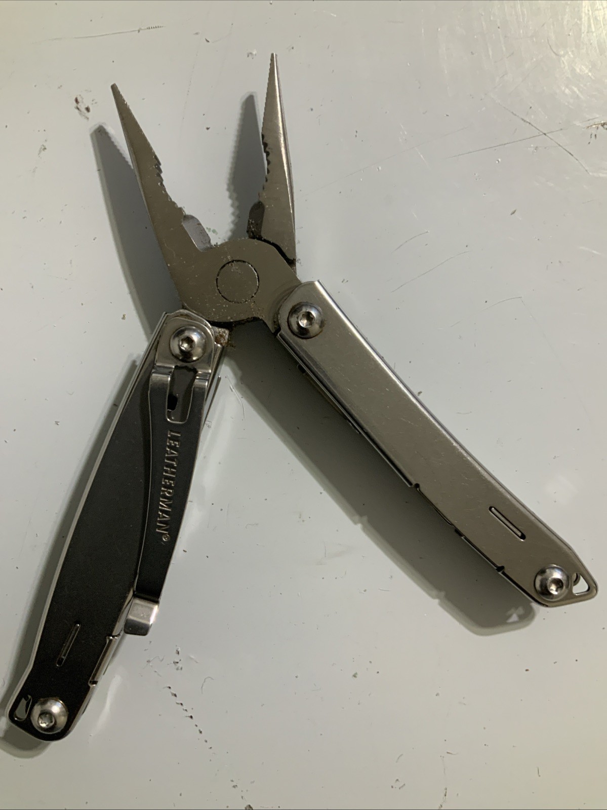 LEATHERMAN SIDEKICK® 14 Tool Stainless Steel Multi-Tool Green w/ Sheath – V10