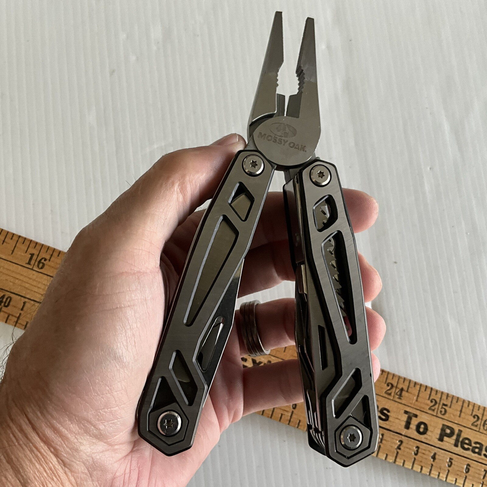 MOSSYOAK Multi Tool Utility Pocket Knife Screwdriver Pliers Survival Camping EDC