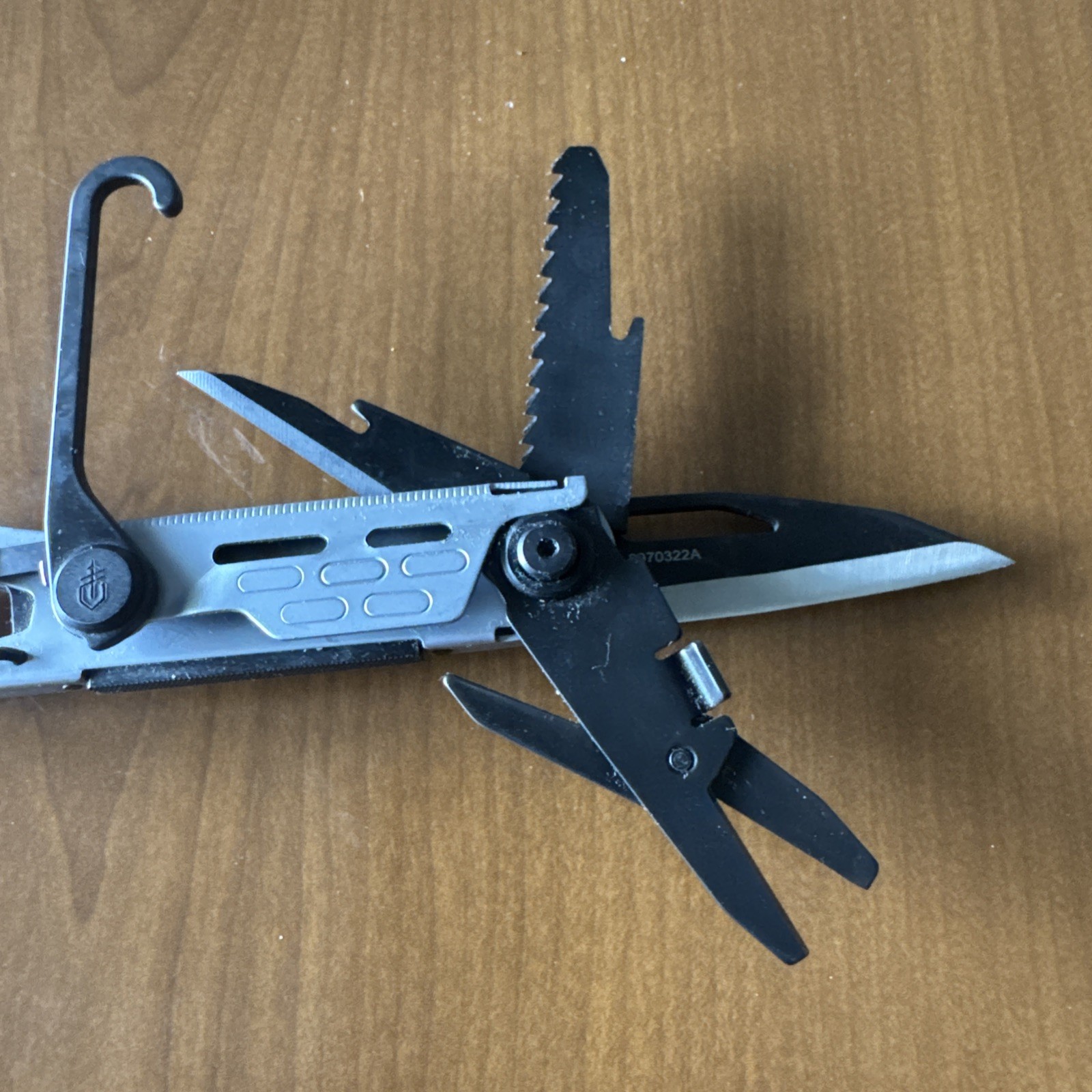 Gerber StakeOut Graphite Multi-Tool 10 Function 9 Tools Knife Carabiner (587)