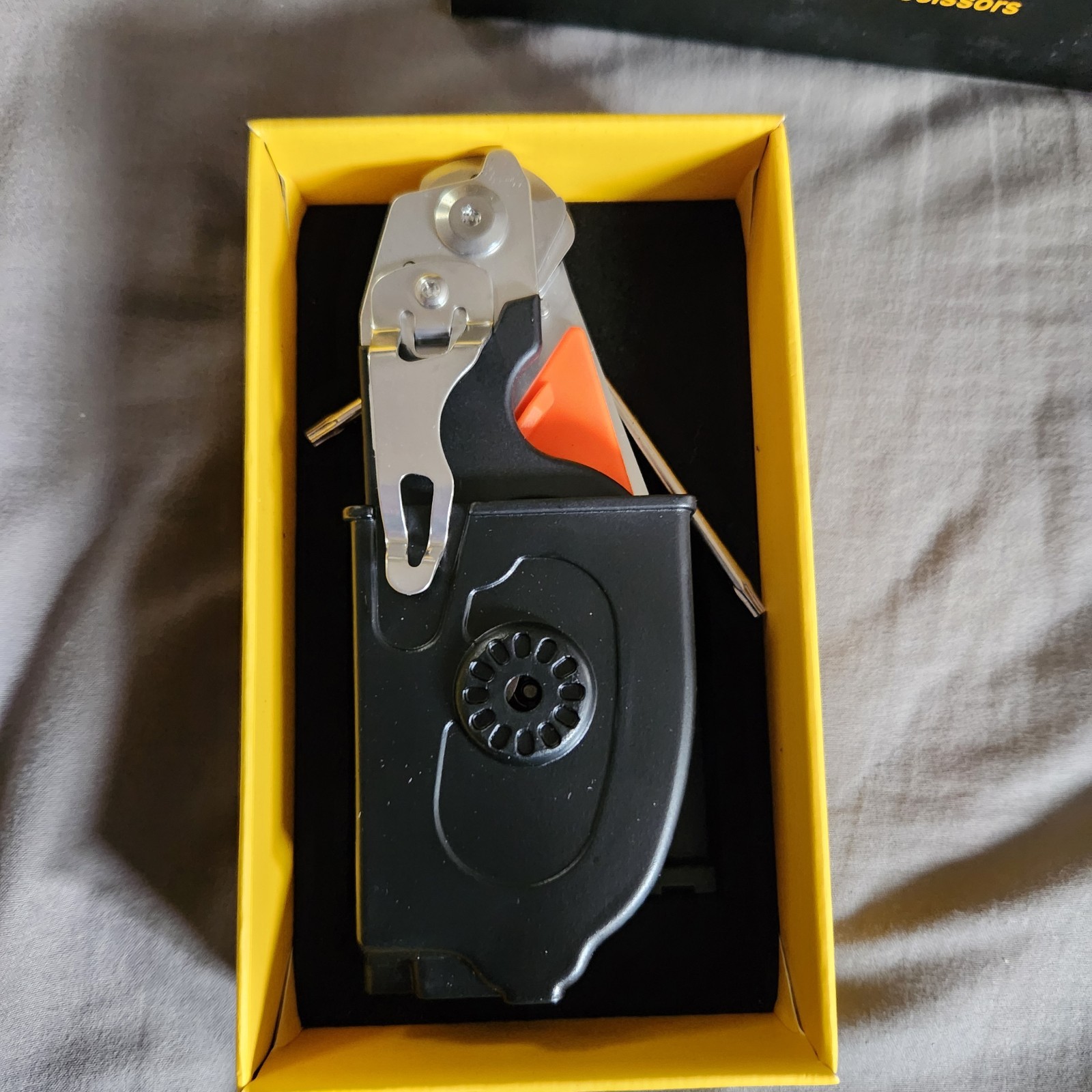 6-in-1 Multi-Functional Shears,Outdoor Auxiliary Tools, Camping, Hiking On Belt