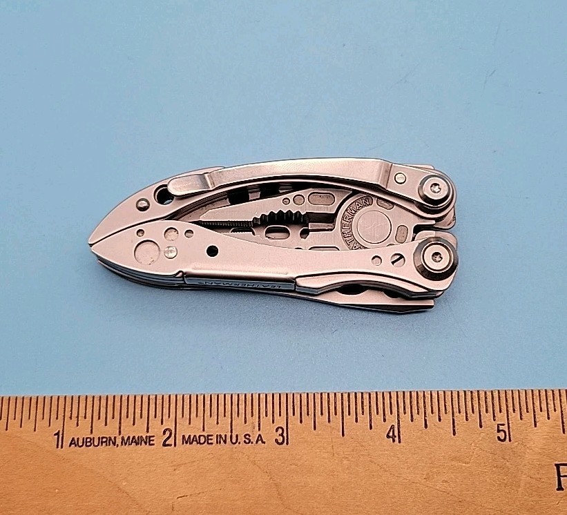 Leatherman FREESTYLE Multi-Tool – Dated 0513 – Pliers, Knife – DISCONTINUED