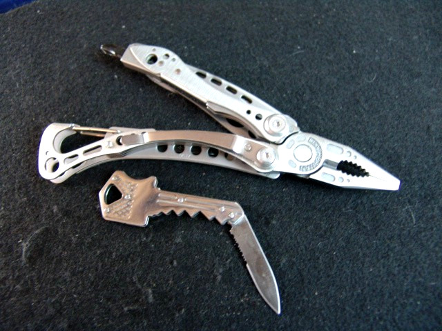 LEATHERMAN SKELETOOL–MULTI TOOL– LOCKING KEY RING KNIFE–EXCELLENT–LOT OF 2