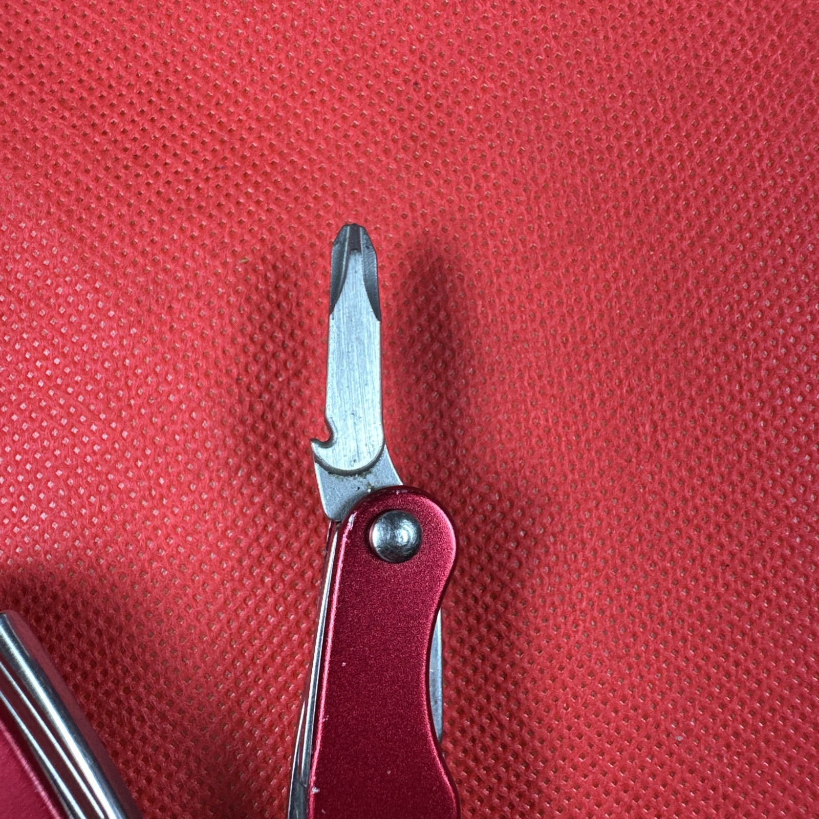 Retired Red Gen 1 Pat pending Leatherman Juice C2 Multitool + pouch.