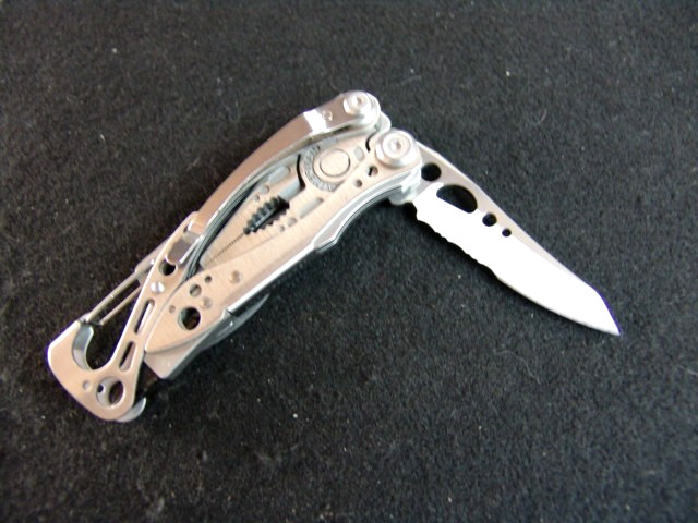 LEATHERMAN SKELETOOL–MULTI TOOL– LOCKING KEY RING KNIFE–EXCELLENT–LOT OF 2