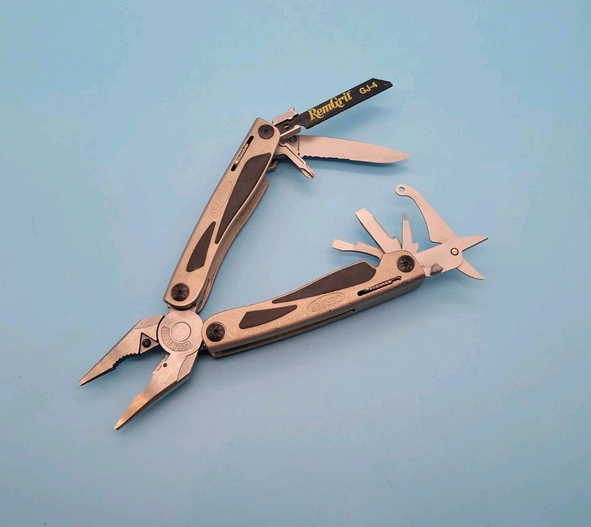 Gerber MP800 Legend Multi-Plier Multi Tool – Carbide Cutters Pliers, Knife, File