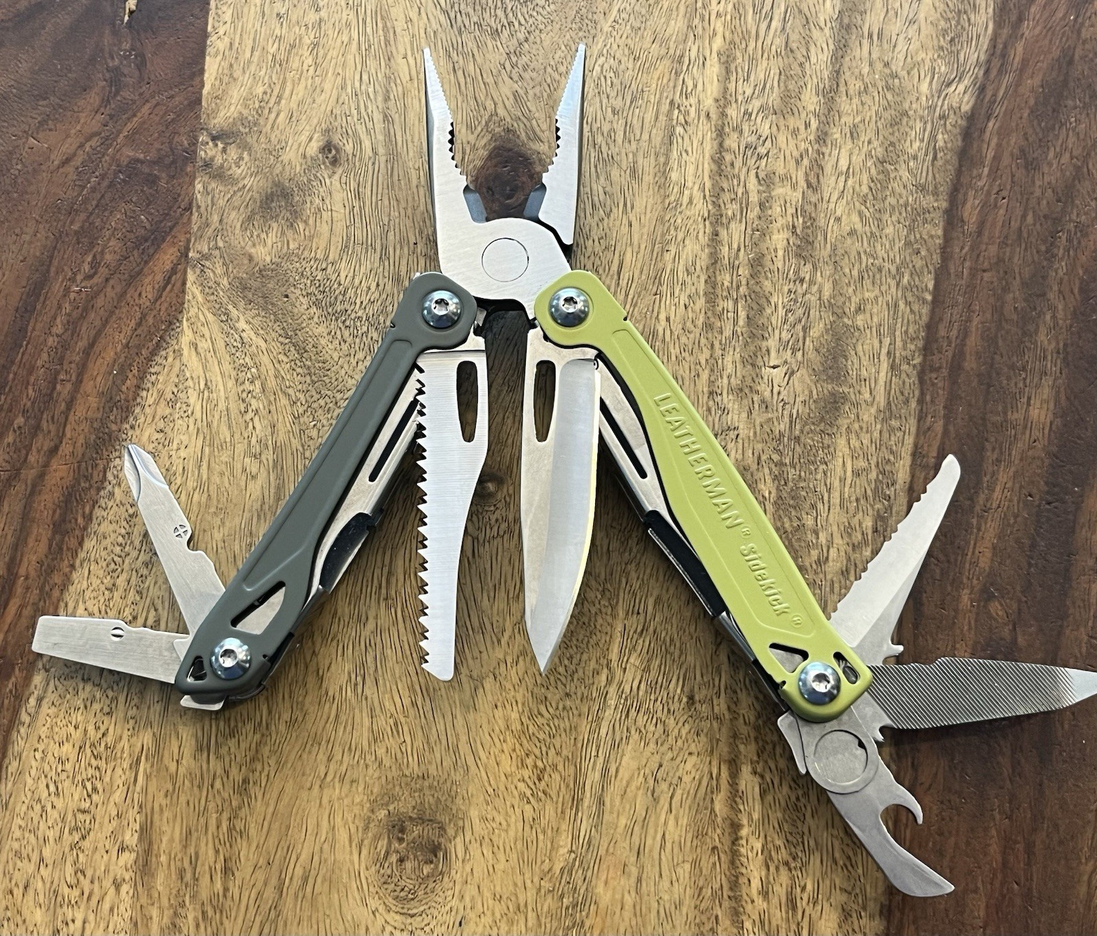LEATHERMAN SIDEKICK® 14 Tool Stainless Steel Multi-Tool Green w/Nylon Sheath