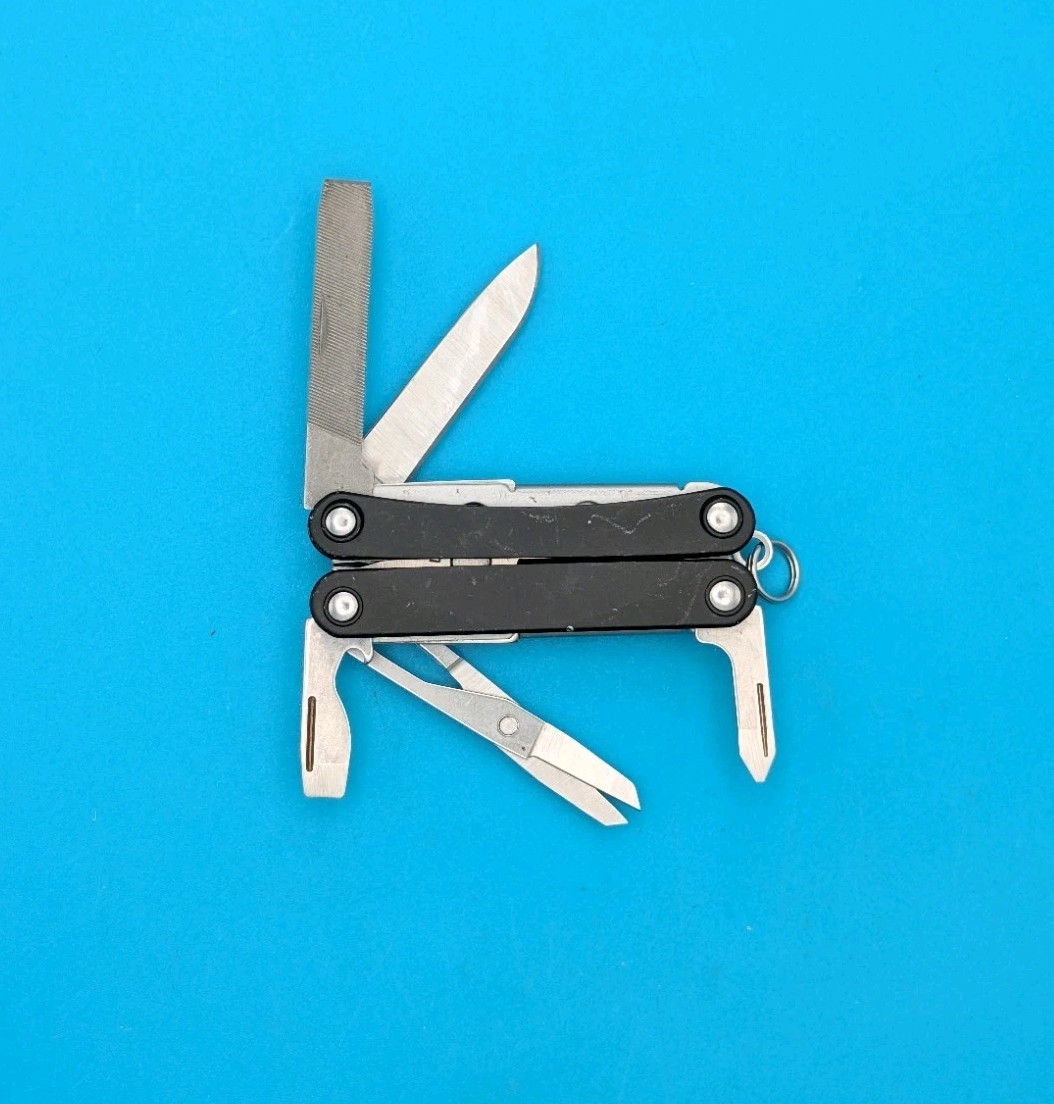 Leatherman SQUIRT PS4 Multi-Tool With Pliers Scissors Knife BLACK!