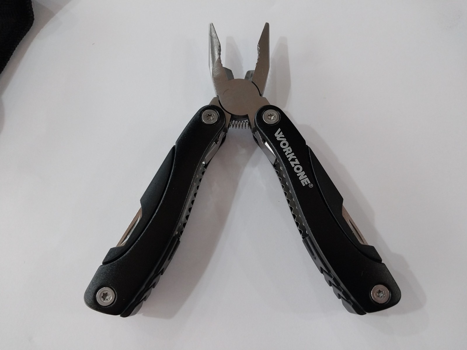WORKZONE Multi Tool PLIERS IN POUCH