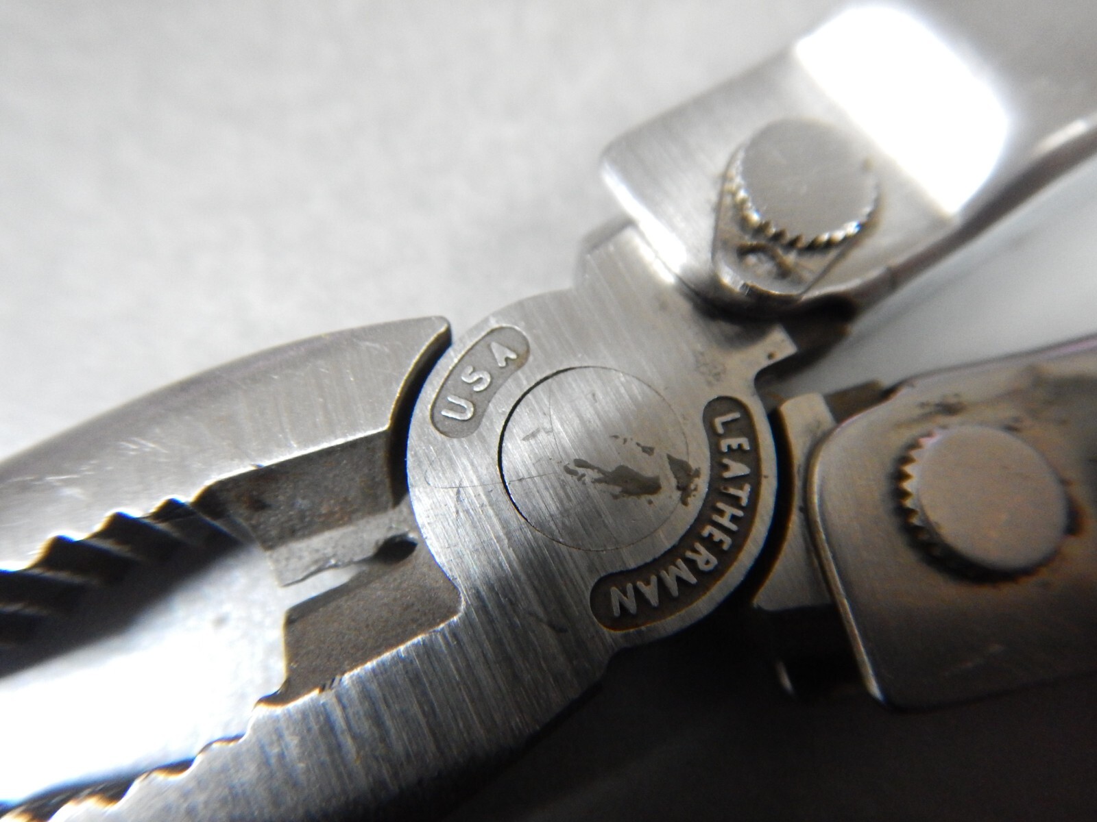 unusual Vintage Leatherman Super Tool – 1998 – 1 SERRATED Blade, Scissors