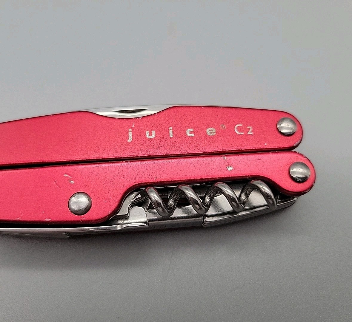 Leatherman JUICE C2 Multitool – Dated 1204 – Red – Knife, Pliers *Retired*