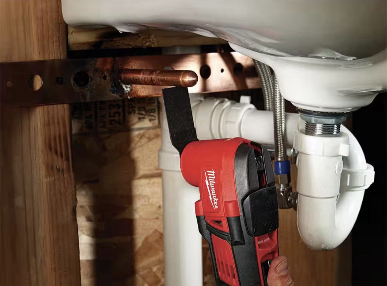Milwaukee 2626-21 M18 18V Li-ion Cordless Oscillating Multi-Tool Kit (NEW)