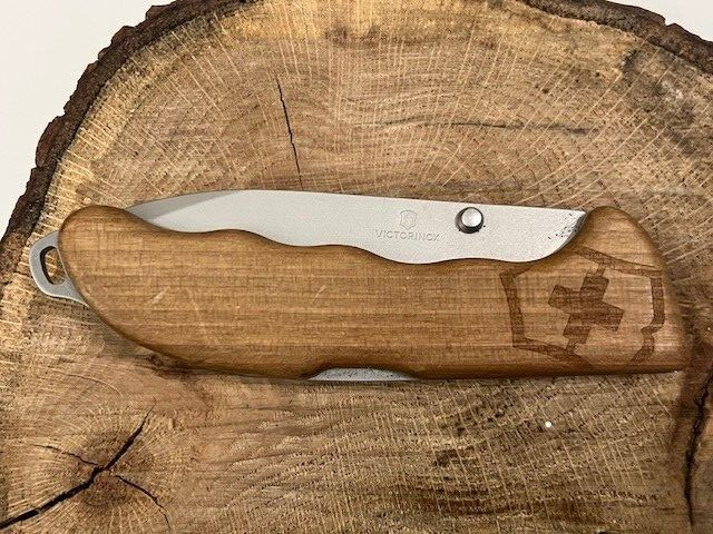 Victorinox Swiss Army Knife EVOKE Wood Walnut Thumb Stud Clip Plain EDGE SWISS