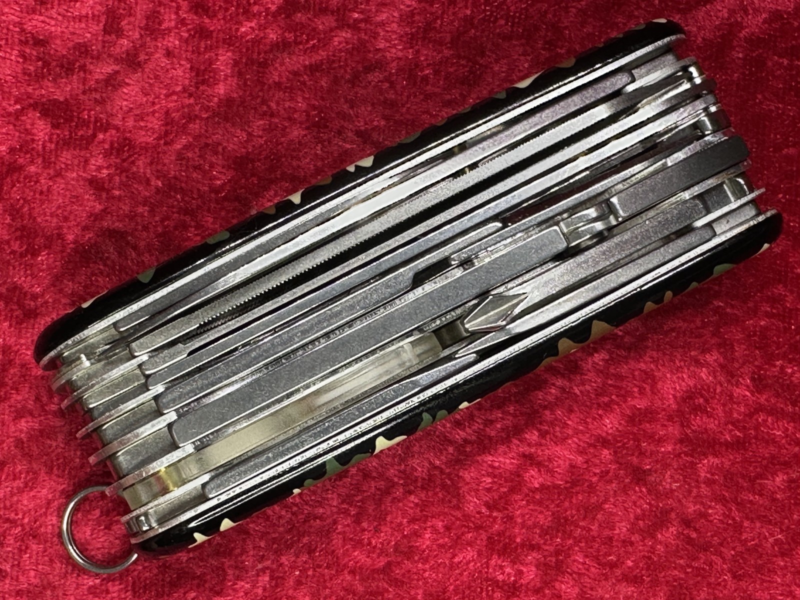 Victorinox SwissChamp Green Camo Swiss Army Knife 91mm 21 Tool 8 Layer (675)