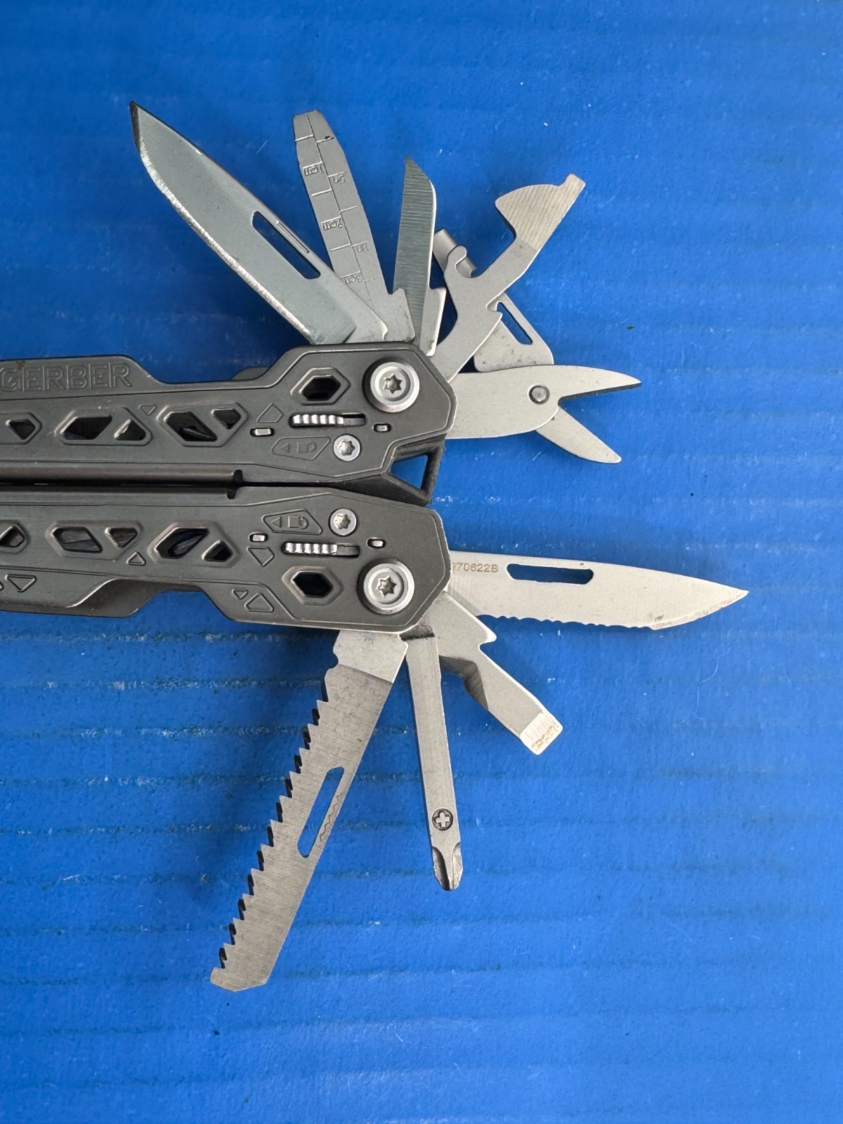 Gerber Truss Multi-Tool 17 Tools Sheath Screwdriver Saw Glass Breaker Pliers