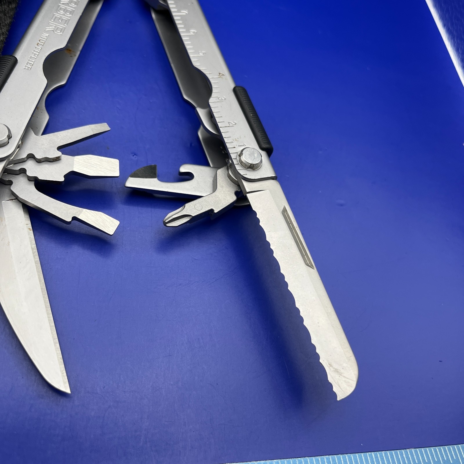 Gerber MP600 Multi-Tool Needle Nose Pliers Carbide Cutters w/ Sheath