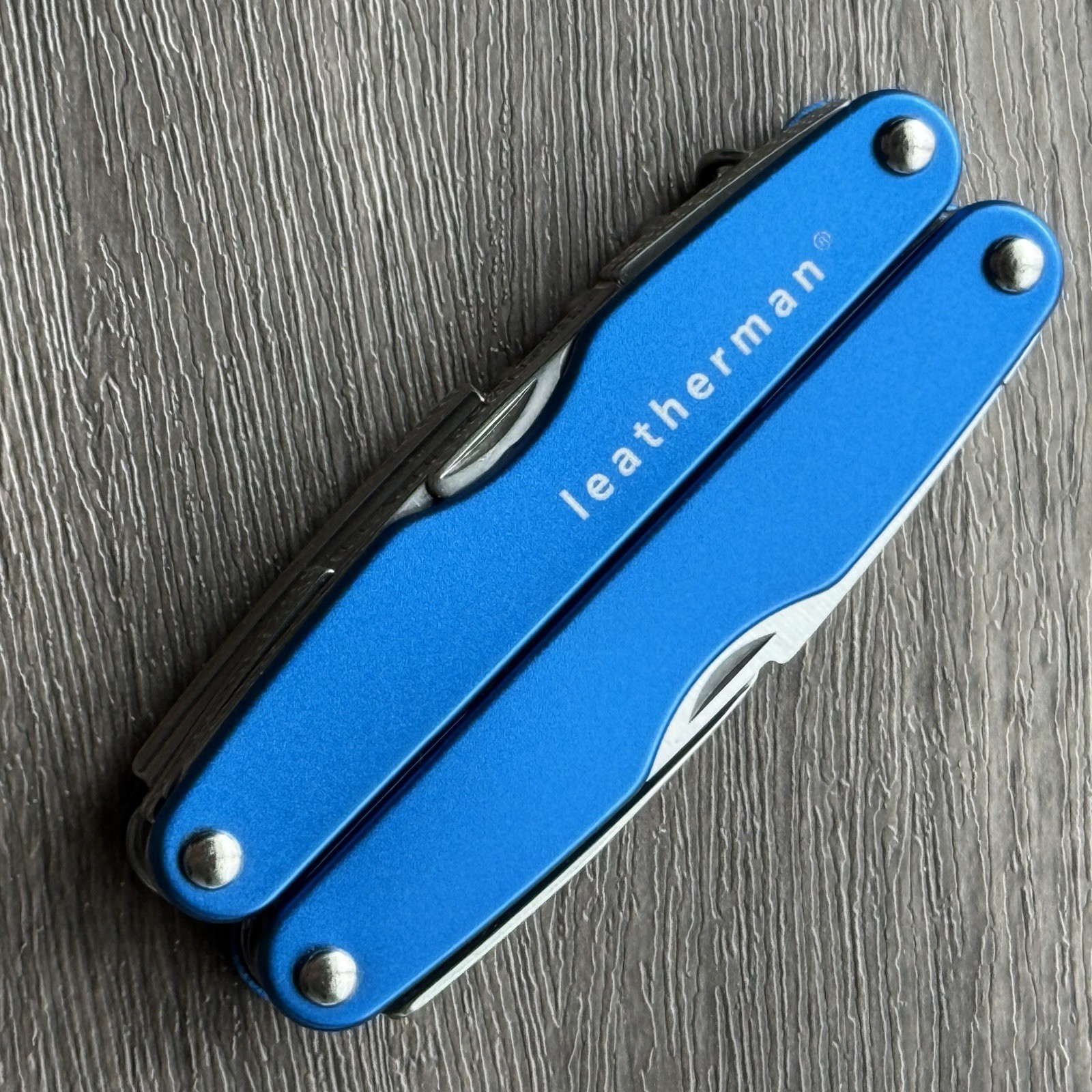 Leatherman Juice CS4 Glacier Blue multitool. New With Box