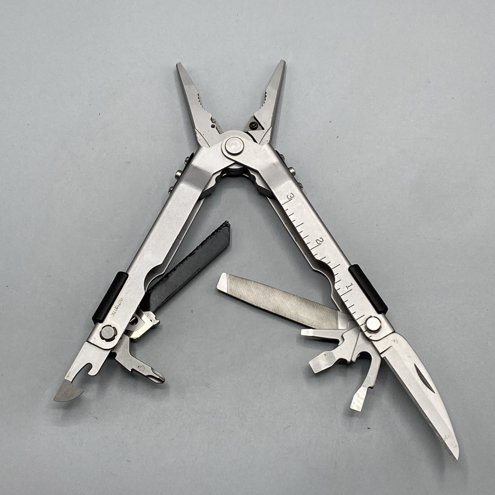 Gerber MP600 Woodsman with Carbide Cutters Multi tool – Silver