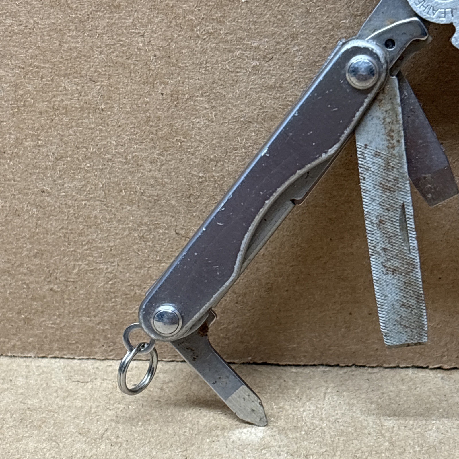 Leatherman Squirt P4 Gray Keychain Multi Tool w/Pliers Excellent Used Condition