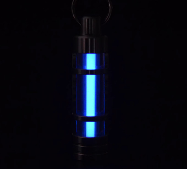 Titanium Key Chain Outdoor Life Saving Tool 25 Year Emergency Light