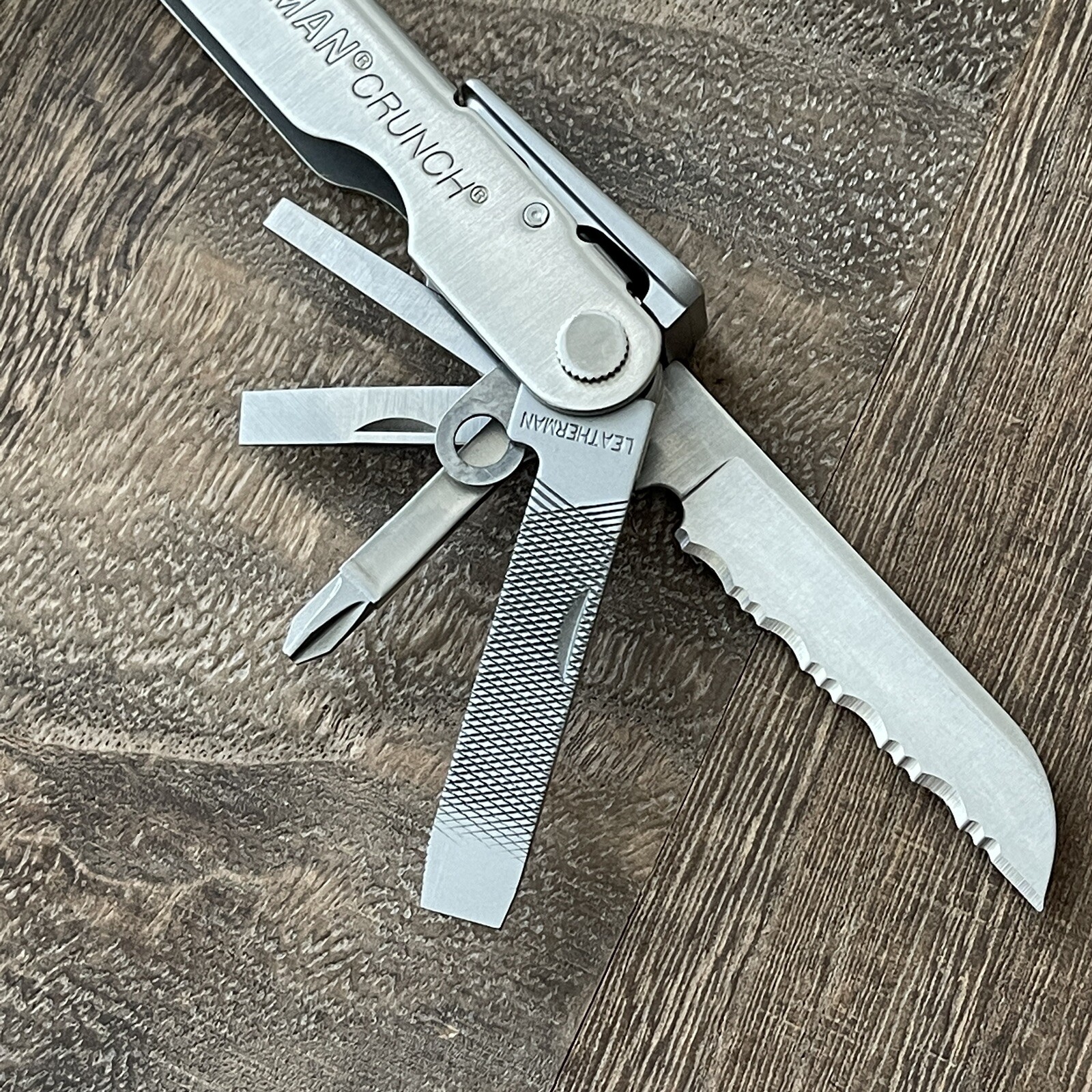 Leatherman Crunch multitool w/snap ballistic nylon sheath. Made in USA