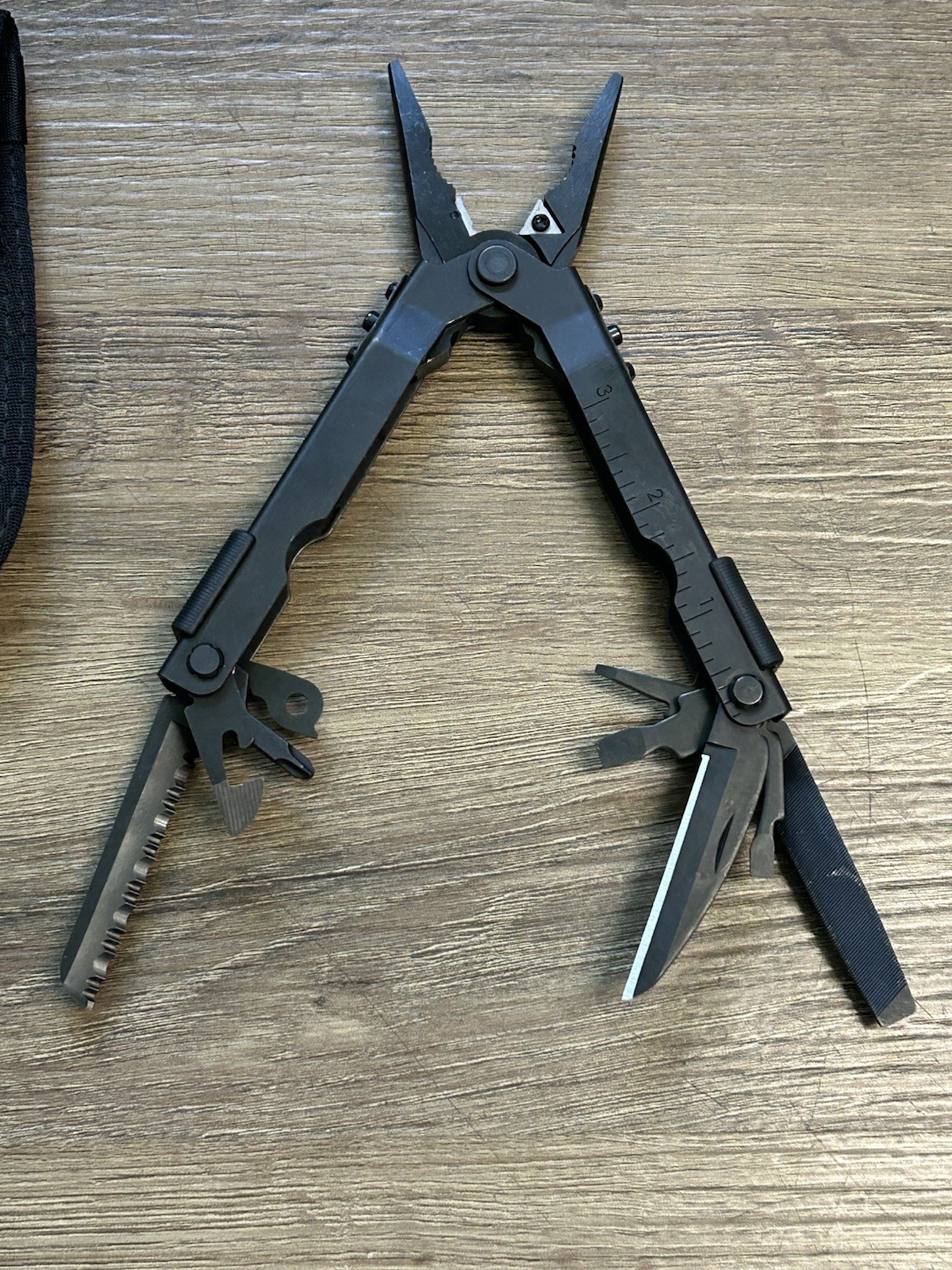 Gerber MP600 Black Oxide Multi-Tool With Sheath Carrying Case