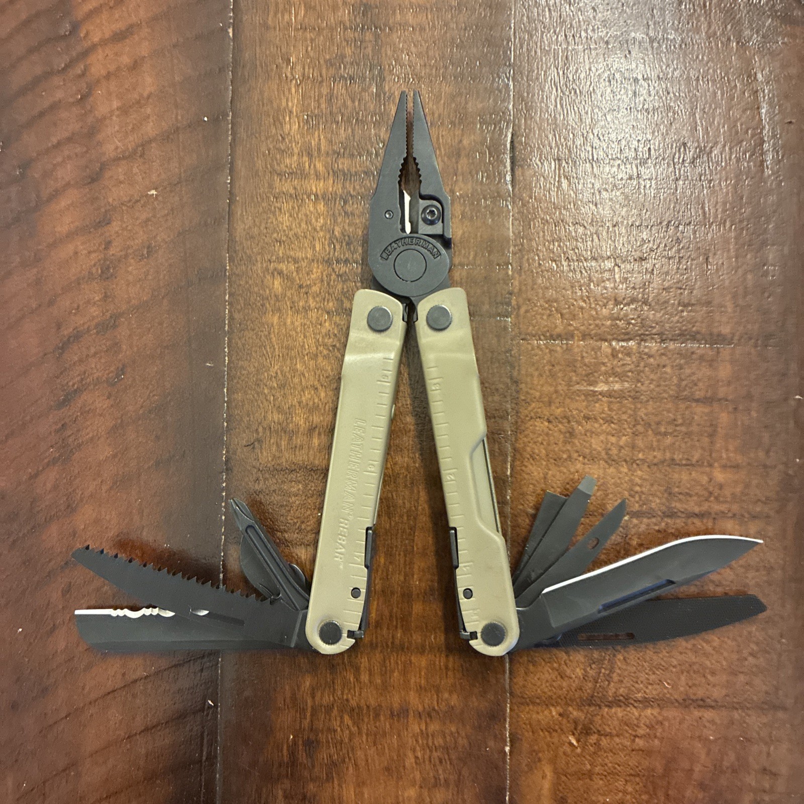 Leatherman Rebar Multi-Tool Coyote Tan – Very Clean!