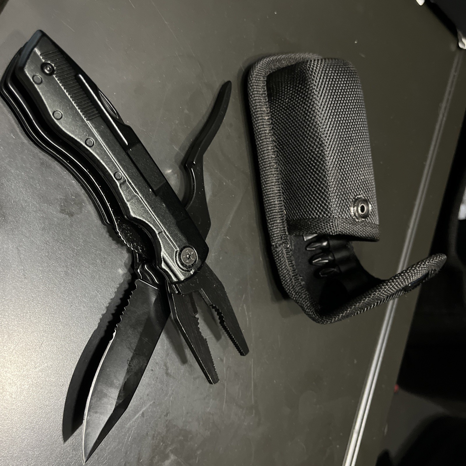ONEAGE® 20-in-1 Multitool Knife w/ Screwdriver bits & Nylon Belt Shealth