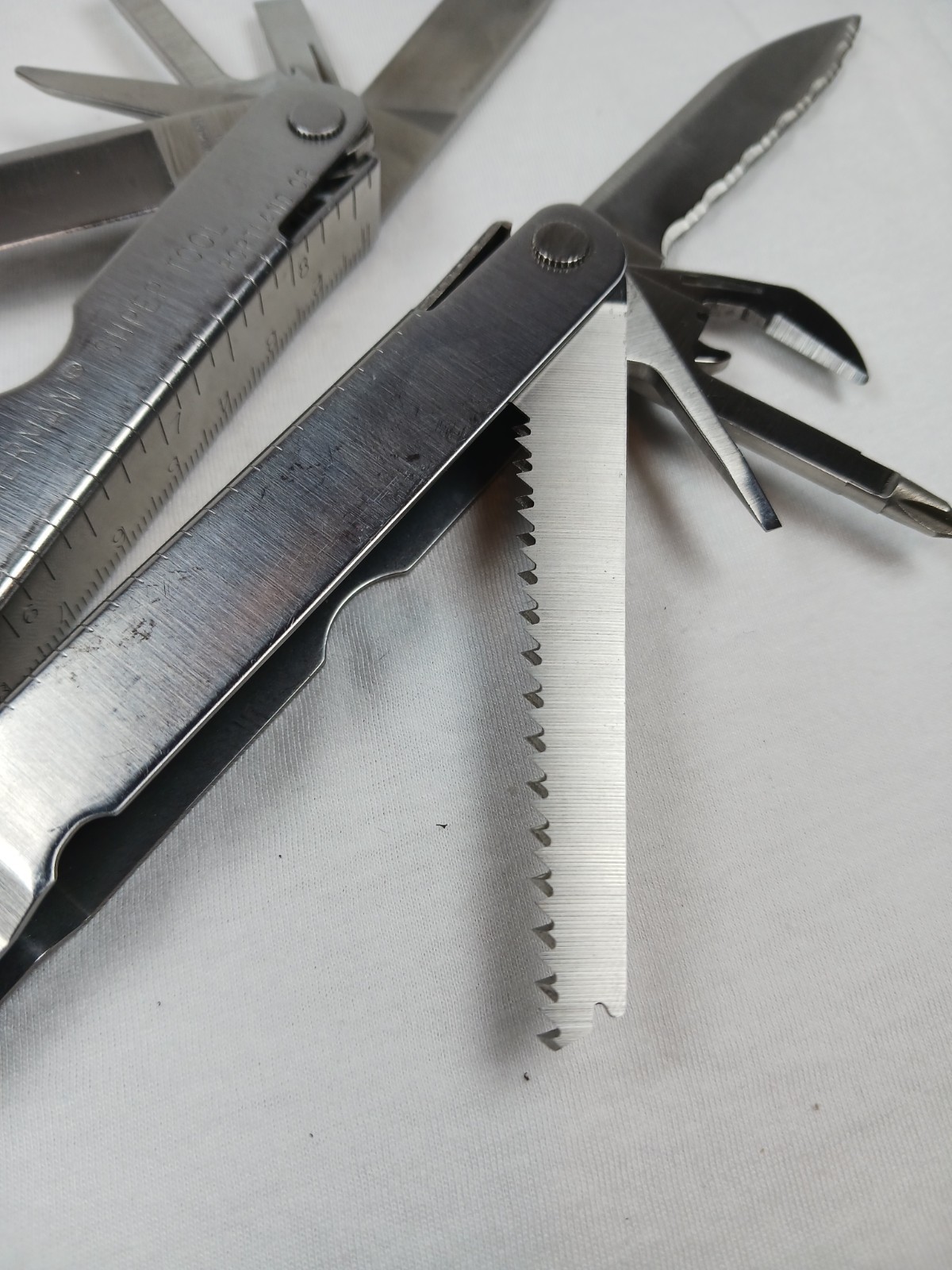 Leatherman Super Tool 100L 12-in-1 Stainless Multi-Tool Part Serrated w/ Sheath