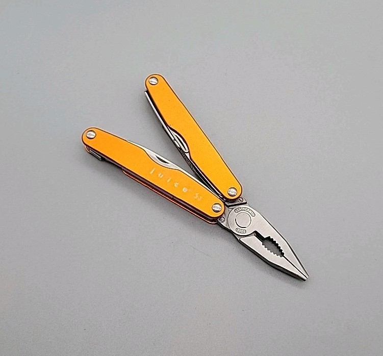 Leatherman JUICE S2 Multi-Tool dated 0407 – Orange – Knife, Pliers – Retired