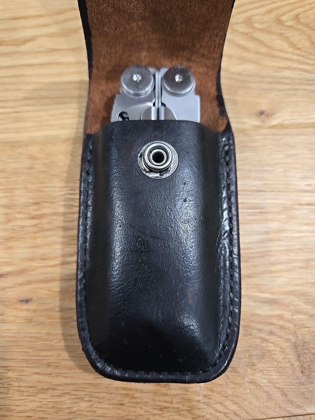 Leatherman Wave Black Dyed leather sheath. Plain flap. Sheath only.