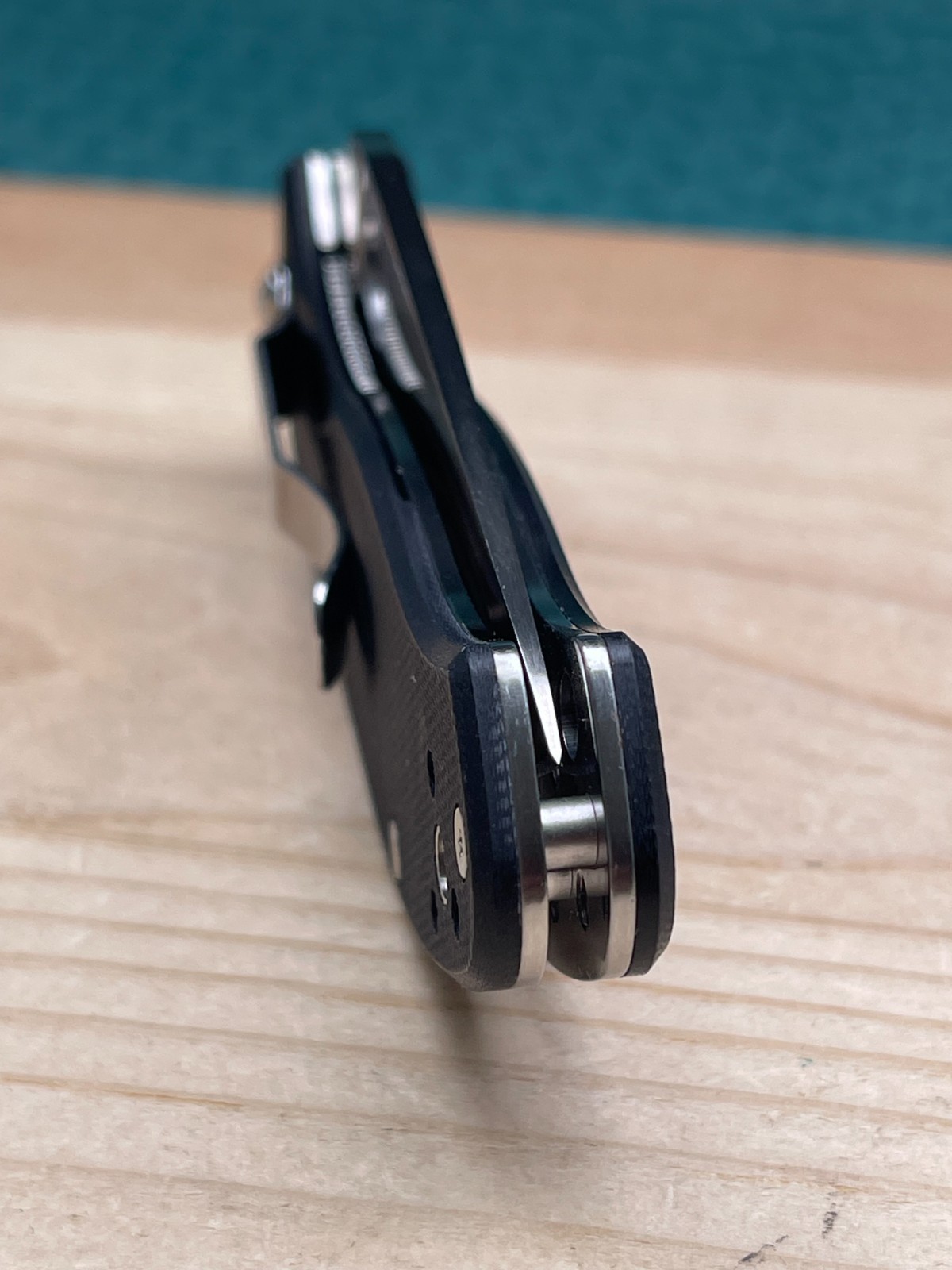Spyderco Tenacious Folding Pocket Knife 8Cr13MoV Straight Edge Blade – Very Nice