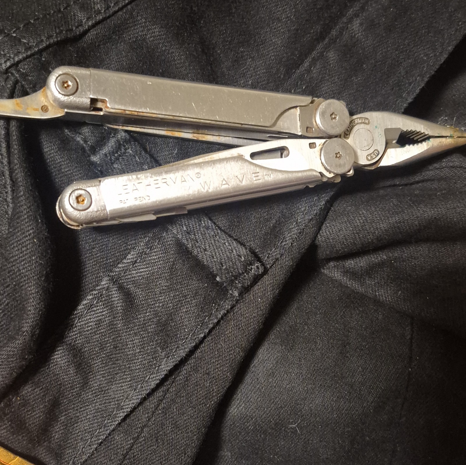 Leatherman Wave 17-in-1 Stainless Multi-Tool, 2.9″ Straight Blade, Silver